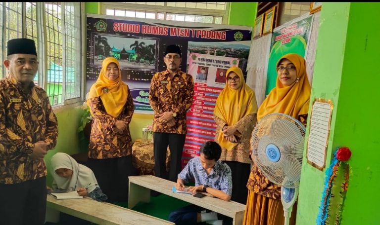Dua Siswa MTsN 1 Padang Ikuti Kujang Mathematics Competition Nasional 2022.