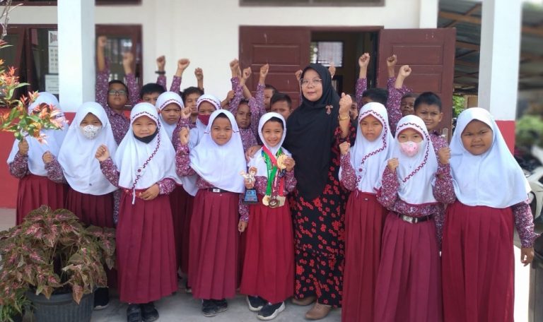 Taekwondoin Cilik SDN 10 Padang Ukir Prestasi di Kejuaraan Bupati Pessel Cup 2022 