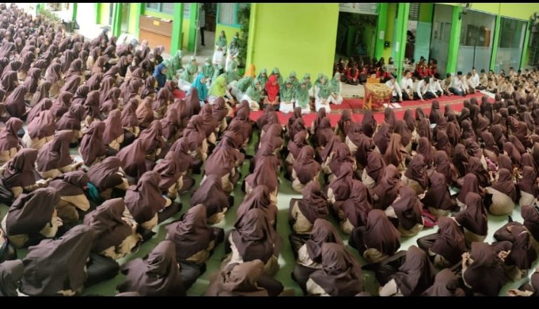 Peringati Tahun Baru Islam, Seribuan Warga MTsN 1 Padang Lantunkan Zikir dan Do’a