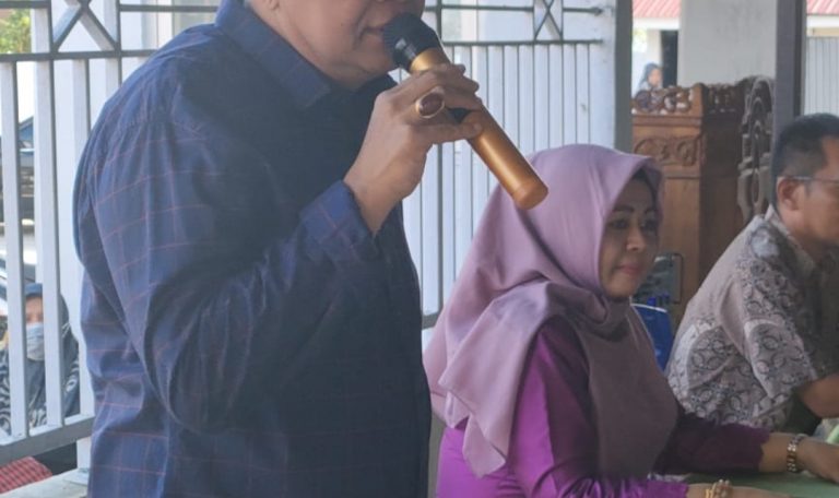 Di Hadapan Orang Tua Murid MTsN 5 Padang,  Irwan Basir Sebut Tiga Faktor Pengaruhi Karakter Anak 