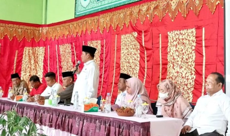 Kakankemenag Edy Oktafiandi Hantartugaskan Isrizal Jabat Kepala MTsN 1 Padang Definitif