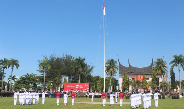 Kibarkan Bendera Merah Putih ke Tiang Tinggi, Paskibraka Diapresiasi Kadispora Sumbar