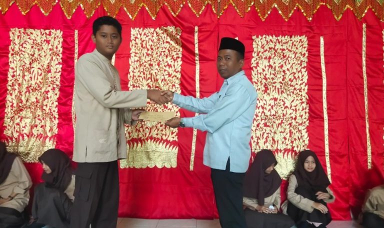 Raih Juara Harapan III KSM, Anazra Terima Reward dari Kamad Isrizal 