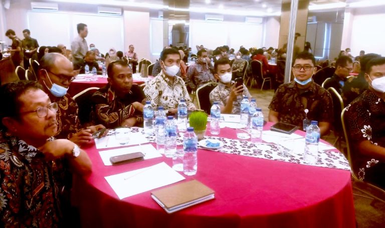 Kepala MTsN 1 Padang Isrizal Ikuti FGD Keselamatan Bidang Perkeretaapian