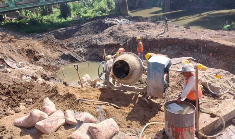 Tanpa Plang, Diduga Pekerjaan Pengendalian Banjir Batang Lembang Proyek Siluman