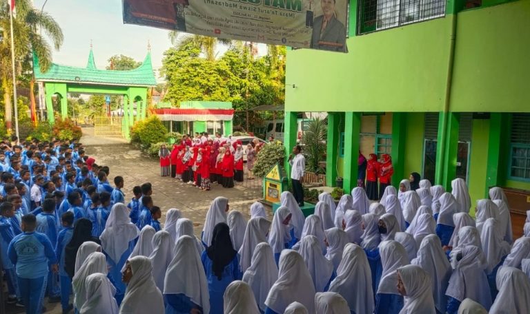 MTsN 1 Padang Gelar Lomba Gebyar HUT RI ke-77 Tahun 2022 