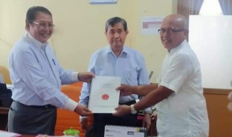 Genjot Kemajuan UMMY Solok,  Yayasan M Yamin Serahkan LK dengan Opini WTP