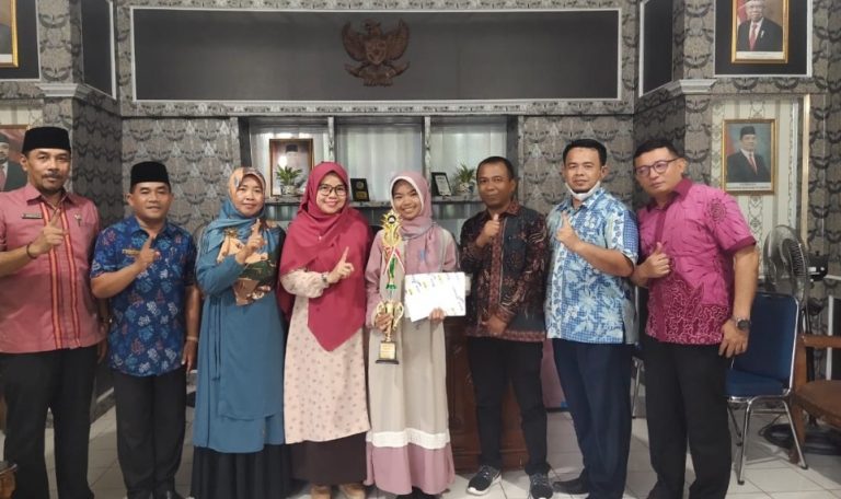 Hanna, Siswa MTsN 1 Padang Raih Juara 3 pada Lomba Dai se-Sumbar 