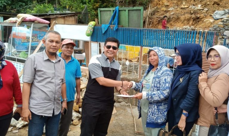 Tinjau Korban Longsor, Irwan Basir Dt Rj Alam: Dusanak Manangih, Kito Sabak