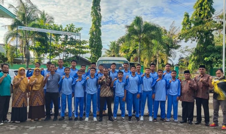 Tim MTsN 1 Padang Bertemu  MTsN 9 Tanahdatar di Semifinal Turnamen MTs se-Sumbar 