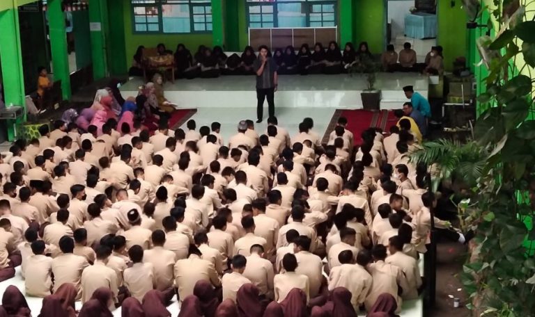 Muhadharah MTsN 1 Padang Cetak Kader Dai dan Orator Masa Depan