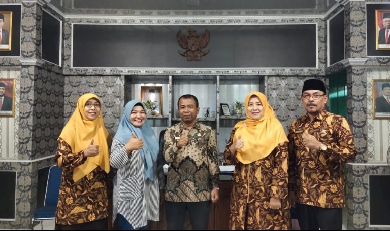 Novi Yarli Guru MTsN 1 Padang jadi Narasumber Refreshment Fasda Jenjang MTs Zona 2