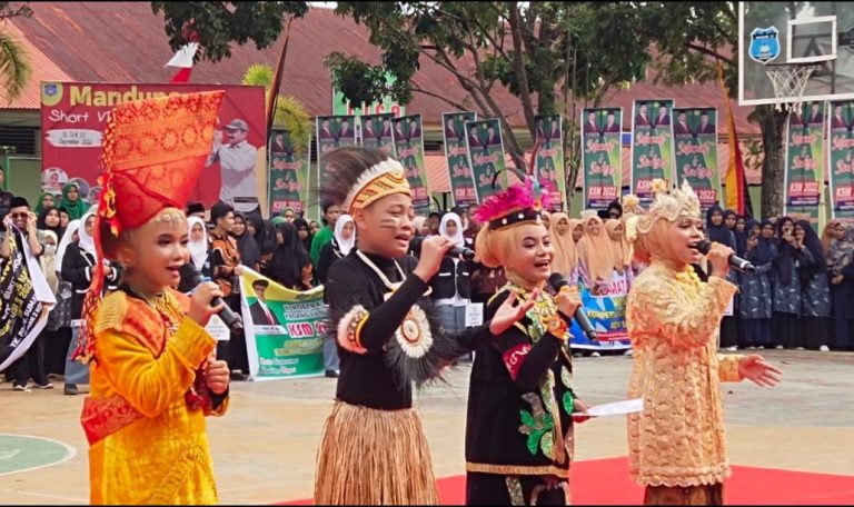 Tim Musikalisasi Puisi MTsN 1 Padang Meriahkan Pembukaan KSM Tingkat Sumbar