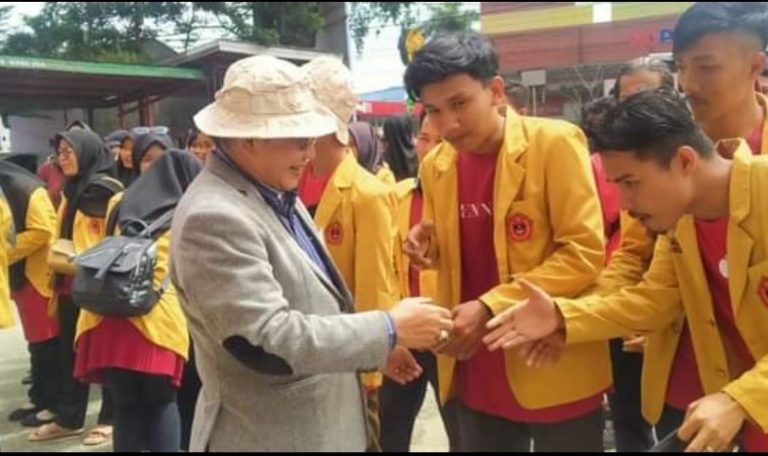 Suryadi Asmi Lepas Mahasiswa Manajemen UMMY Solok Studi TIru ke Yogyakarta