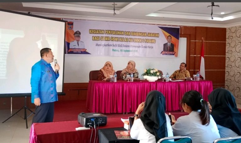 Siswa SMKN 6 Padang Ikuti Penyuluhan dan Binjab, Dian Fakri: Selain Skill juga  Kemampuan Berbahasa Asing