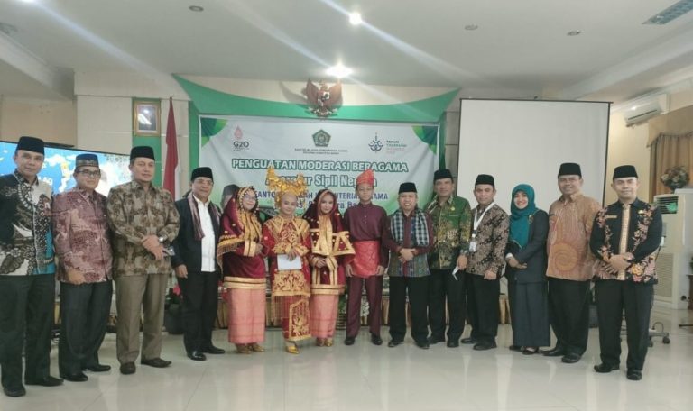 Tampil Memukau, Sekjen Kemenag RI Apresiasi Tim Musikalisasi Puisi MTsN 1 Padang 