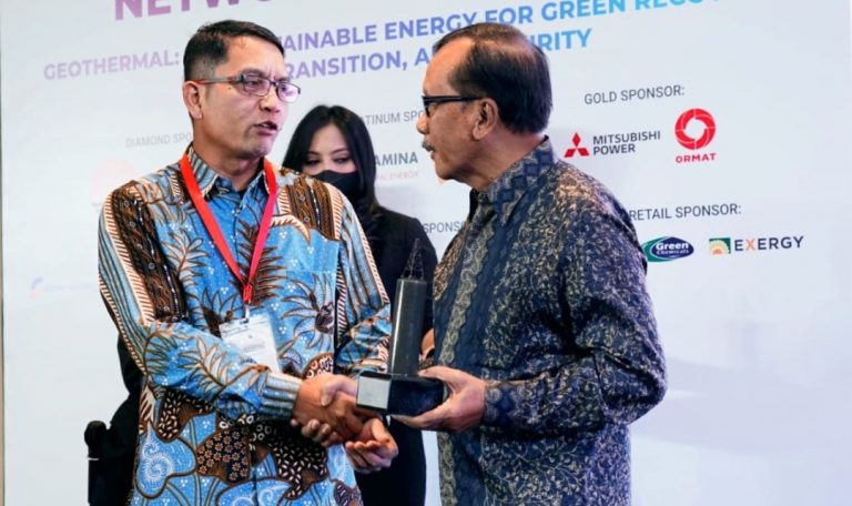 Founder dan Chairman PT SE, Supramu Santosa, Terima Penghargaan Lifetime Achievement Award dari API-INAGA