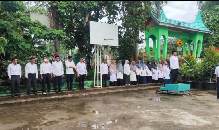 Jadi Pembina Upacara, Yuli Andre Berpesan Jalani Proses Menjadi Generasi Hebat 