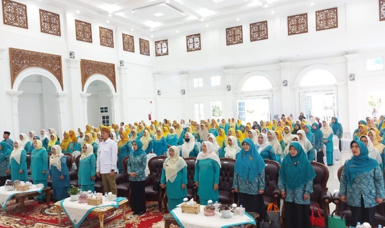 PKK Sumbar Beri Pembinaan Sekaligus Bimtek  PKK Bukittinggi