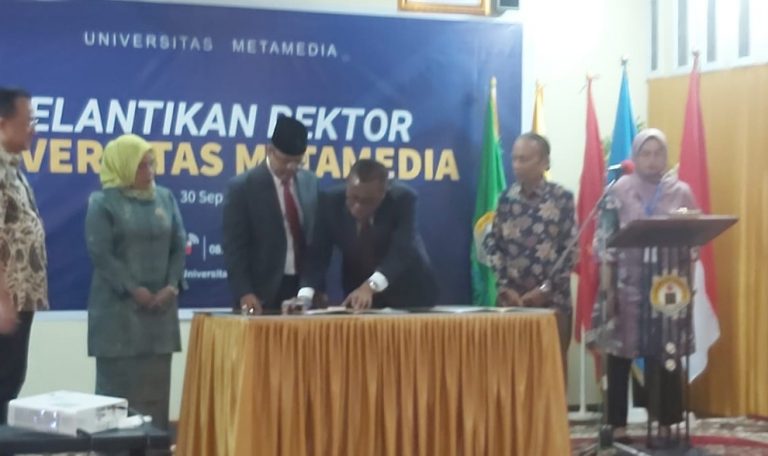 Masyhuri Hamidi Dikukuhkan Jabat Rektor Perdana Universitas Metamedia