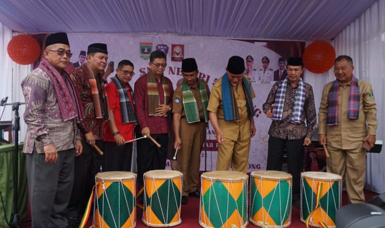 Momentum HUT ke-40 SMAN 5 Padang, Lulusan Harus banyak Diterima di PT Terbaik