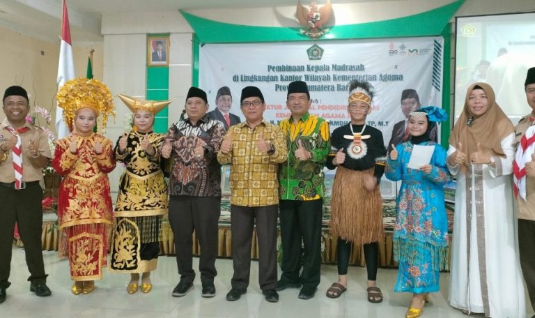 Tampil Ciamik Tim Musikalisasi Puisi MTsN 1 Padang Diapresiasi Dirjen Pendis Kemenag RI