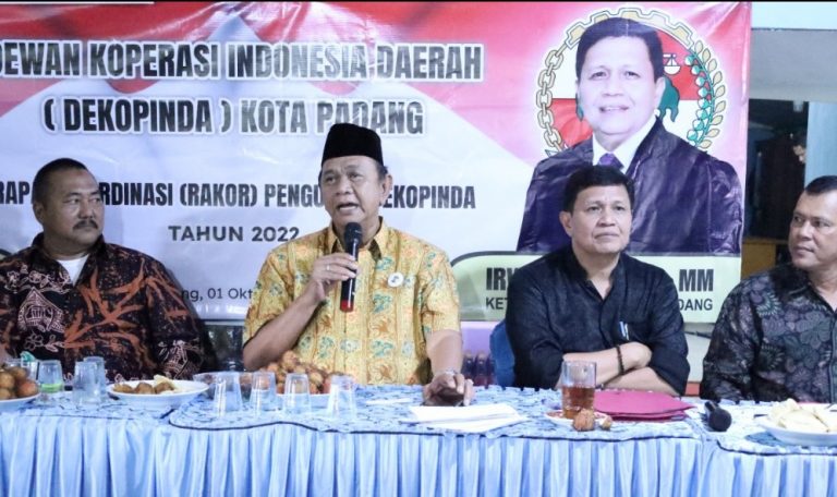 Di Sela sela Rakor, Diskop UMKM Apresiasi Kinerja Dekopinda Padang