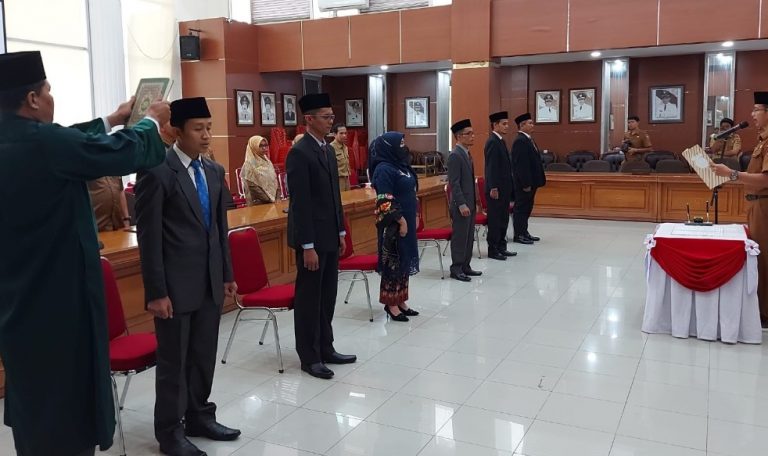 Enam Pejabat Administrator dan Pengawas Pemko Bukittinggi Dilantik