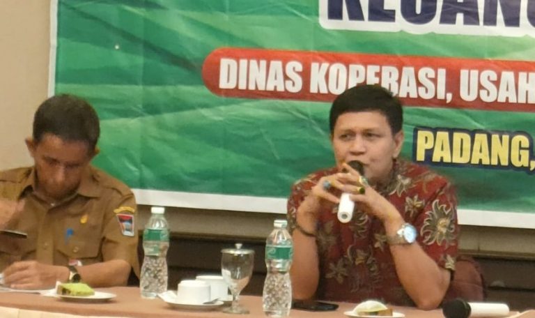 Ketua Dekopinda Padang Beri Pencerahan Peserta Pelatihan Standarisasi Keuangan Pengurus Koperasi