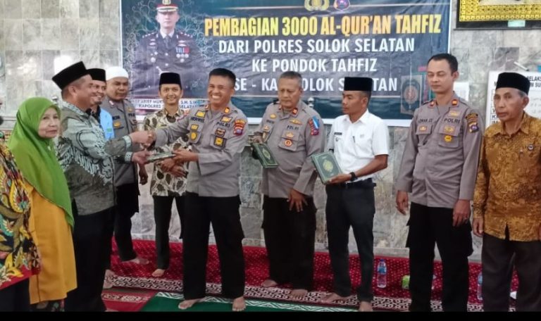 Polres Solsel Serahkan 3.000 Al Quran  untuk Seluruh Rumah Tahfiz di Solsel