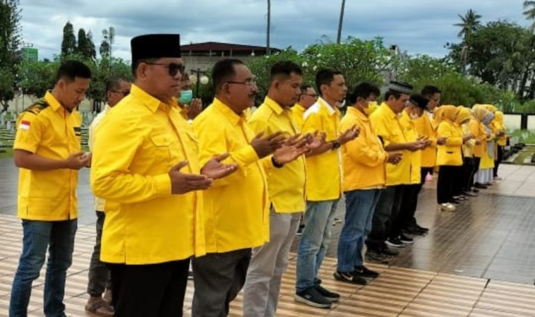 Peringati HUT ke 58, Partai Golkar Sumbar Gelar  Ziarah dan Tabur Bunga di TMP Lolong Padang 