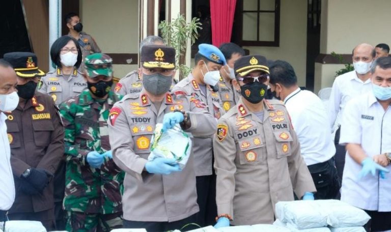 Ternyata Sehari Jelang Kabar Irjen Pol Teddy Minahasa Ditangkap, Polda Sumbar Musnahkan Puluhan Kilogram Narkoba
