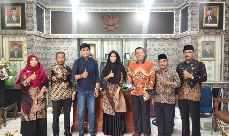 Petugas EMIS Kemenag RI Gelar Monev di MTsN 1 Padang