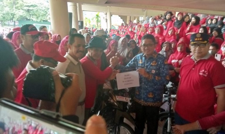 HUT HGN dan PGRI Dimeriahkan dengan Gebyar Lomba Jalan Santai 