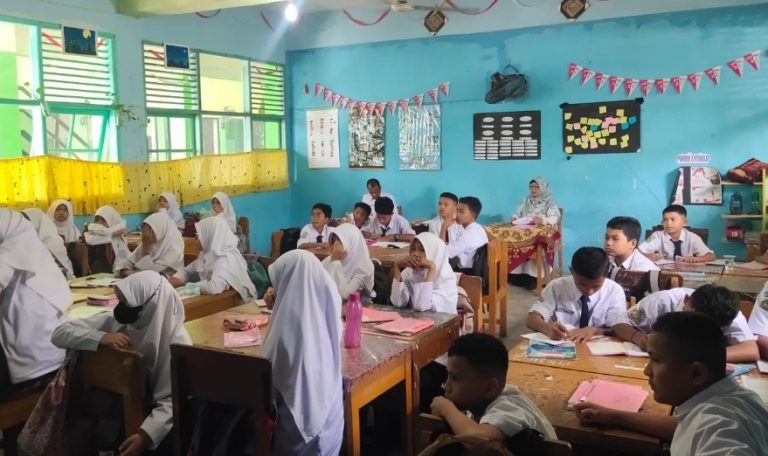 Siapkan Guru Hebat, Kepala MTsN 1 Padang Isrizal Sigi i Cara Mengajar Guru Muda UNP