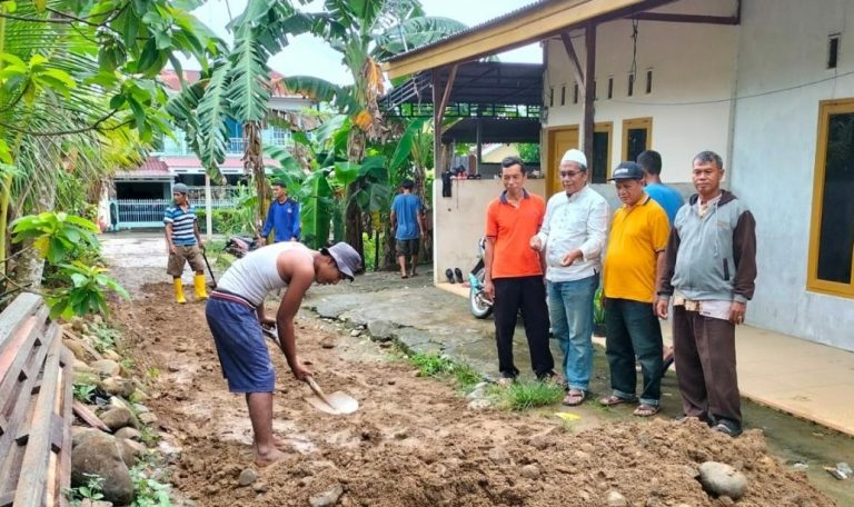 Puluhan Tahun Menunggu, Pengecoran Jalan Terwujud Warga Taratak Paneh Bahagia