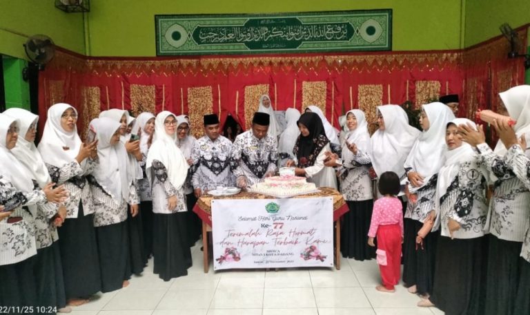 Surprise OSIM MTsN 1 Padang di Momentum Peringatan Hari Guru ke-77 Tahun 2022 