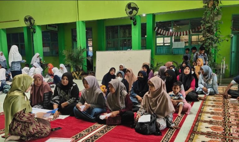 Terima Bantuan Transpotasi Dana BOS TA 2022, 75 Siswa MTsN 1 Padang Dimotivasi  Giat Belajar