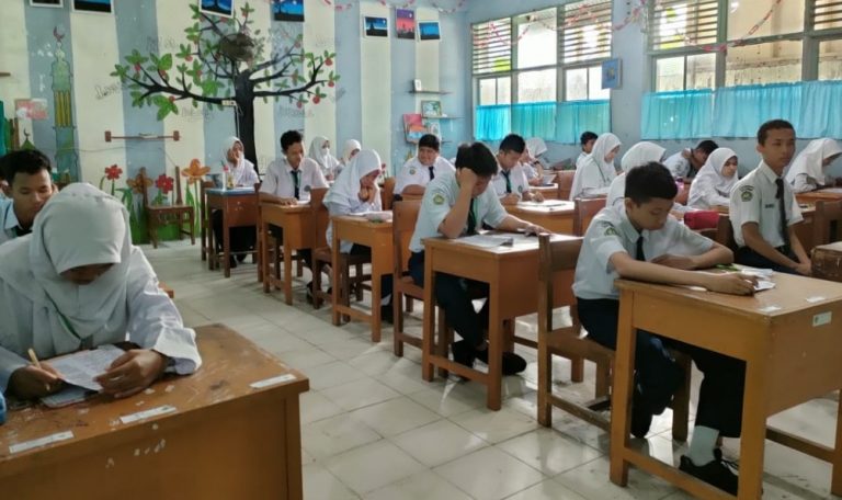 MTsN 1 Padang Selenggarakan PAS dengan Soal HOTS