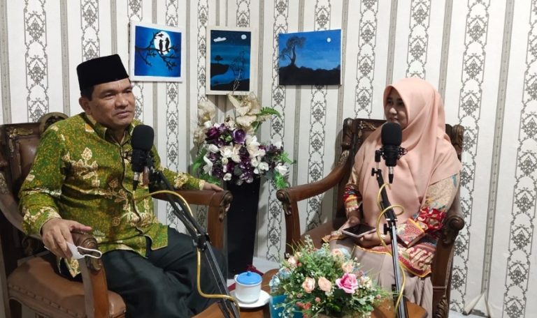 Jadilah ASN Hebat dan Bermanfaat, Pesan Kakanwil H. Helmi di OMad MTsN 1 Padang
