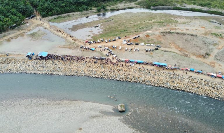 Ditinjau Gubernur Mahyeldi, Pembangunan Normalisasi Batang Tapan Jadi Objek Wisata Baru