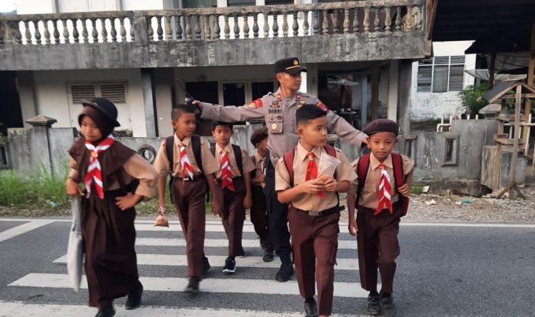Berikan Pelayanan Terbaik, Kapolsek KPGD Sambangi Warga