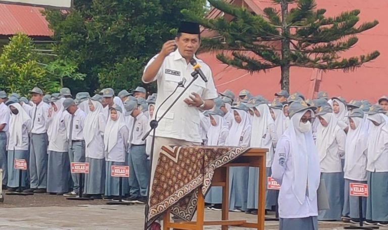 Jadi Pembina Upacara, Evi Yandri Tekankan Pentingnya Kedisiplinan dan Mencintai Orang Tua