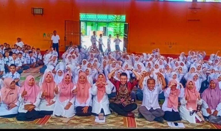 Legislator Mario Syahjohan Tinjau SMAN 1, Sarankan Siswa Lanjutkan ke Kuliah Kedinasan