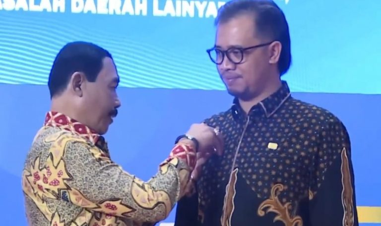 Jadi Narsum Nasional di IPDN, Erman Safar Diganjar Penghargaan Kartika Pamong Praja Muda