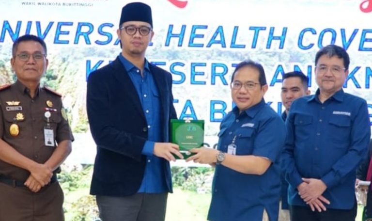 Pemko Bukittinggi Luncurkan UHC Kepesertaan JKN KIS