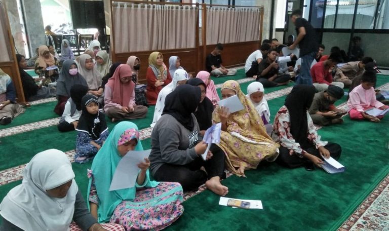 Sambut Ramadhan 1444 H, Asnawi Bahar: Masjid Muhsinin  Santuni Anak Yatim
