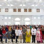 Erman Safar Serahkan Bantuan Beras CPP untuk 4.464 KK Bukittinggi dan 226 PKH