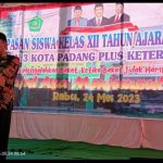 Kakanwil Kemenag Sumbar Lepas Siswa Kelas XII MAN 3 Padang, yang Lulus 100 Persen