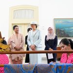 Cantiknya Ibu Iriana dampingi Permaisuri Masako Lihat Lukisan dan Pameran Batik Jawa Hokokai